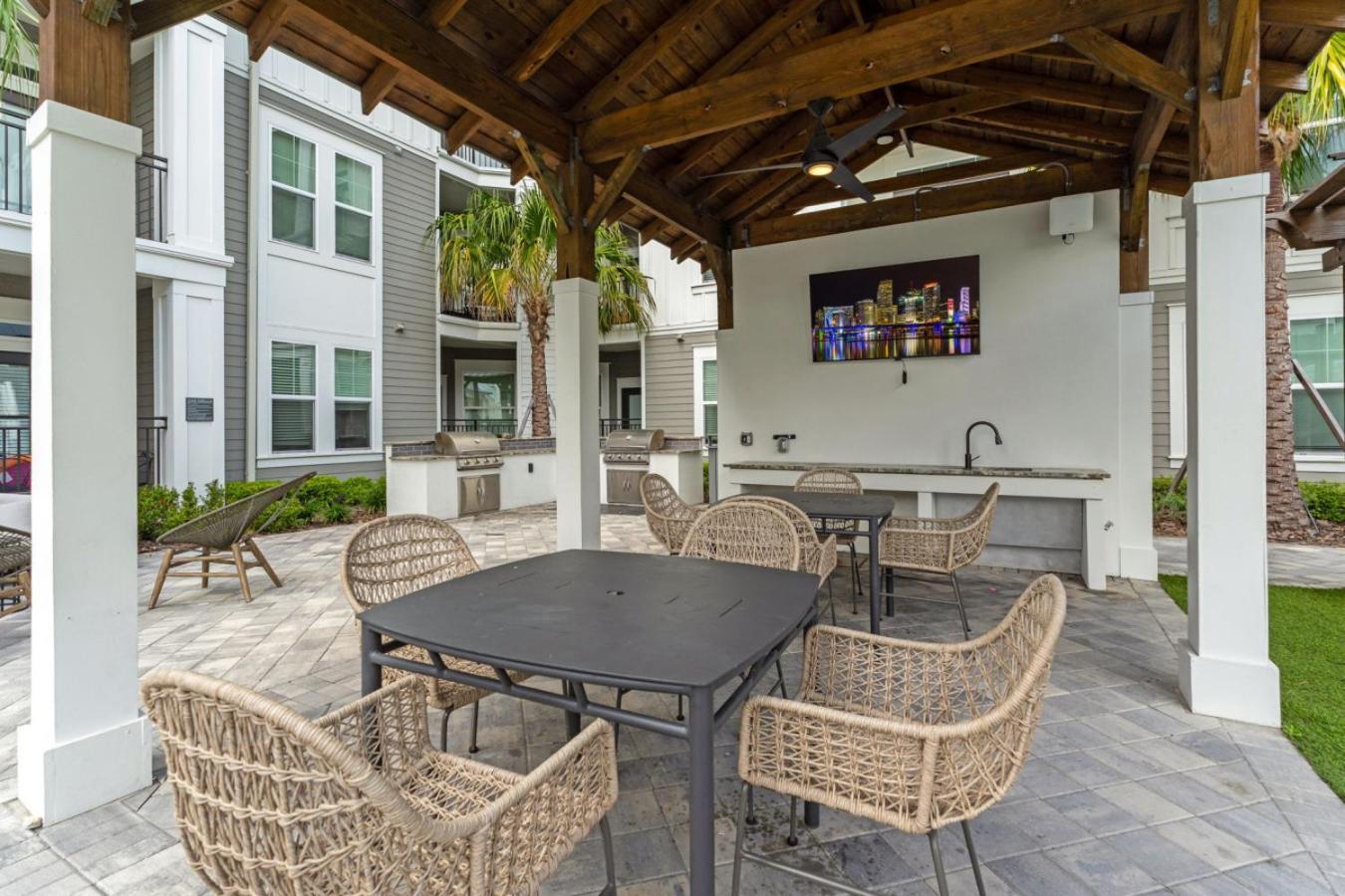 Sunny 2-Bed Oasis Pool And Gym In Apollo Beach Exterior foto
